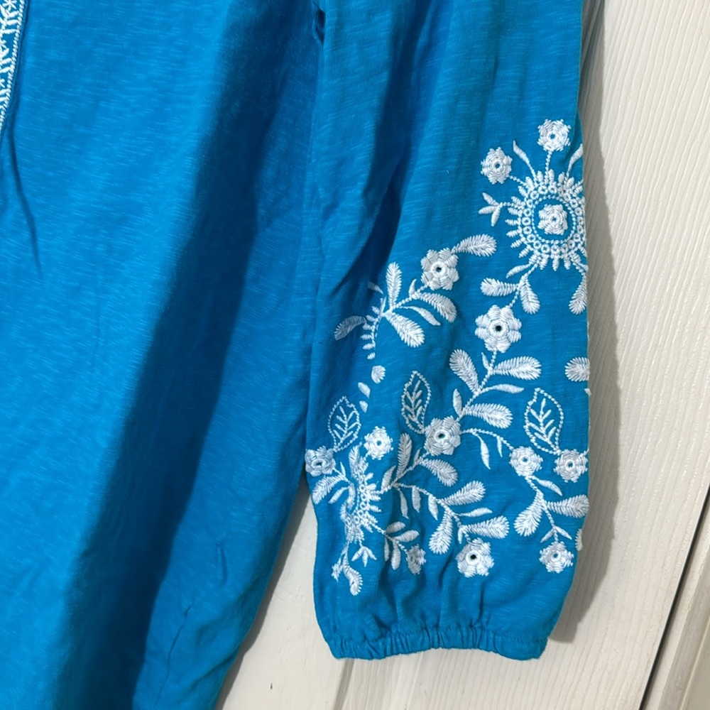 TALBOTS 100% Cotton Blue Embroidered Top Size Medium - Picture 4 of 11